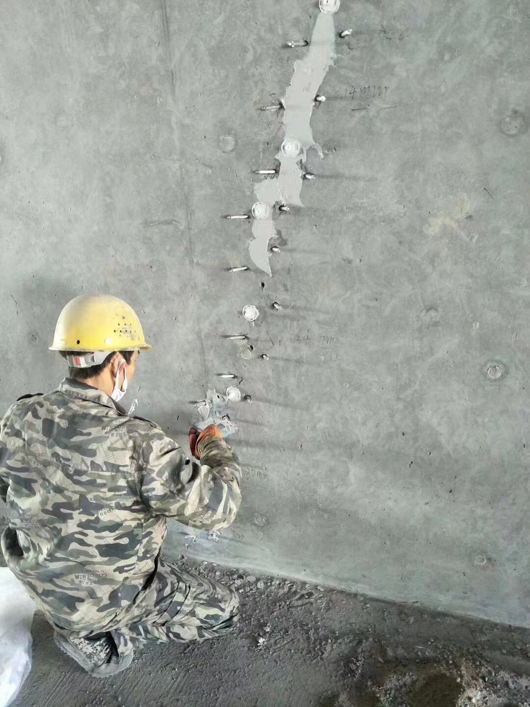 无锡混凝土楼板裂缝加固施工的方案